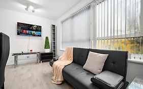 Solihull Retreat- Apartment In Heart Of Birmingham- Jlr, Nec , Airport , Wifi , Netflix